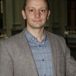 Роман Небесний